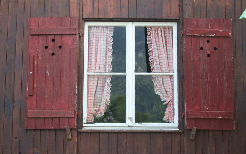 Nahaufnahme von einem alten Bauernhof Fenster im Rütiberg Alpnach